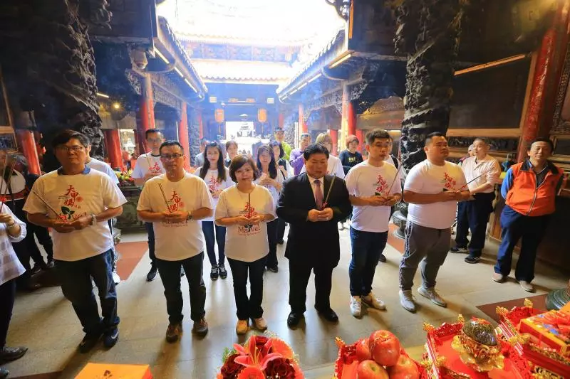 腳痛到需要開刀!顏清標親身經歷神蹟,憑著「大甲媽令符」走完遶境全程!
