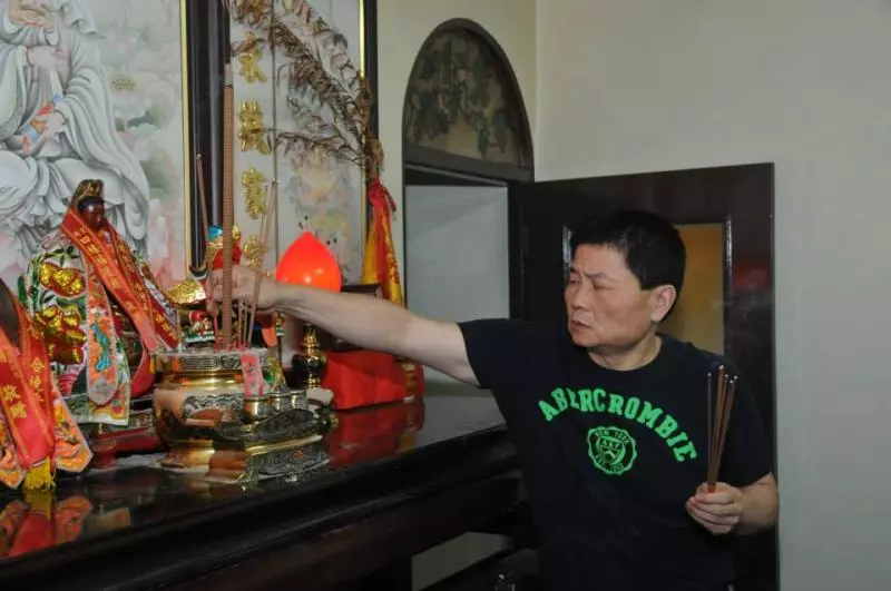 腳痛到需要開刀!顏清標親身經歷神蹟,憑著「大甲媽令符」走完遶境全程!