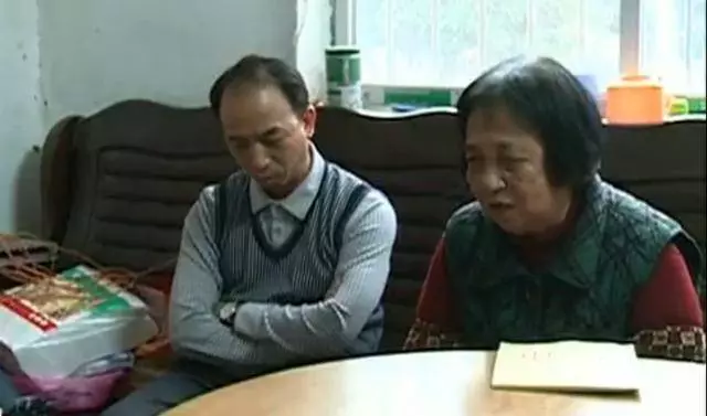 丈夫一加班,閨蜜就關機,妻子起疑,偷摸去她家查探後,笑著回家