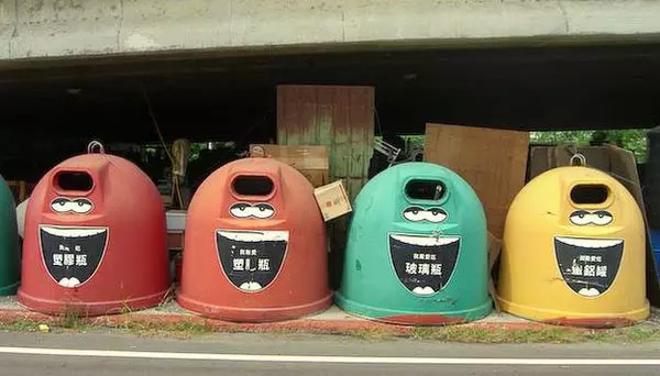 還記得當年「4色外星寶寶」回收桶嗎? 網友發現「剩下這裡還有」:可惜少了1個