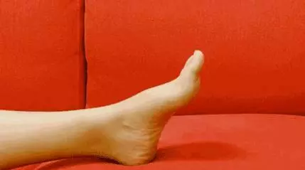 肚子肉多不用怕!每天踮腳60下,能減大肚子,比慢跑還好!