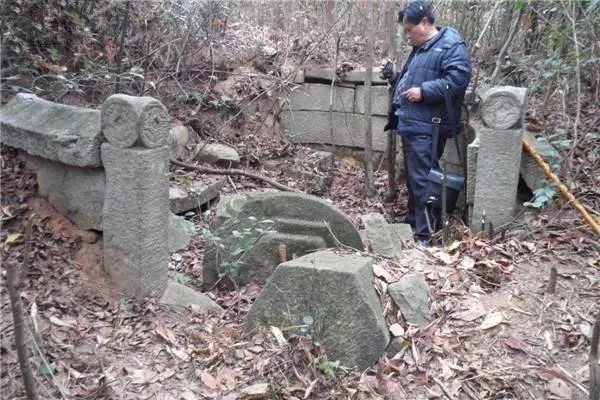 農村男子在大山中挖到「孫悟空」的墓,震撼了整個村莊!