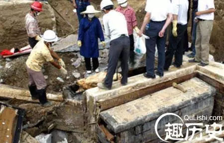 農村男子在大山中挖到「孫悟空」的墓,震撼了整個村莊!
