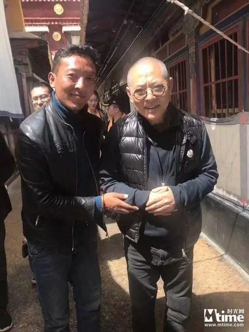 【李連杰女兒長大了】首次公開成年女兒的合照,她們繼承了利智的好身材,網友:好有氣質啊~