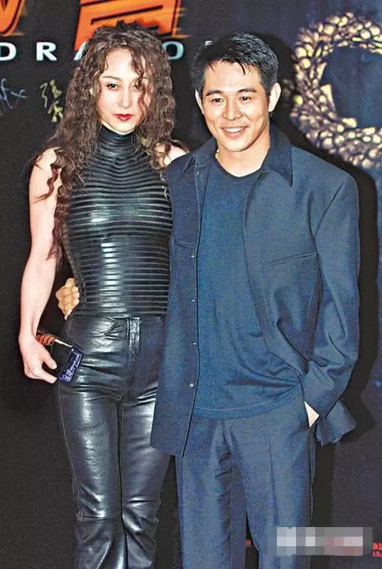【李連杰女兒長大了】首次公開成年女兒的合照,她們繼承了利智的好身材,網友:好有氣質啊~