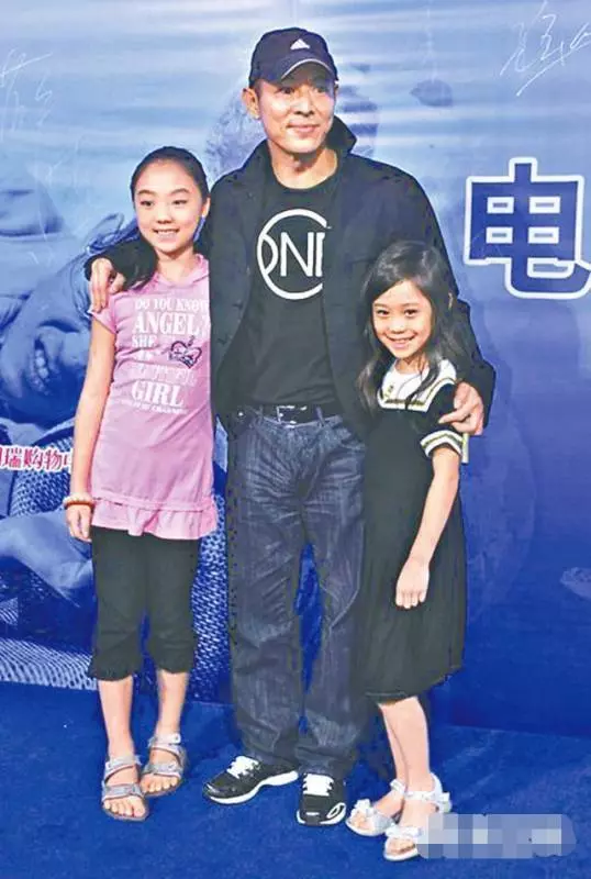 【李連杰女兒長大了】首次公開成年女兒的合照,她們繼承了利智的好身材,網友:好有氣質啊~
