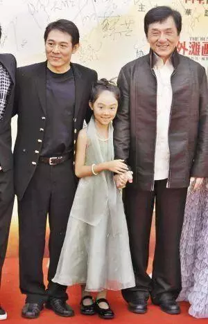 【李連杰女兒長大了】首次公開成年女兒的合照,她們繼承了利智的好身材,網友:好有氣質啊~
