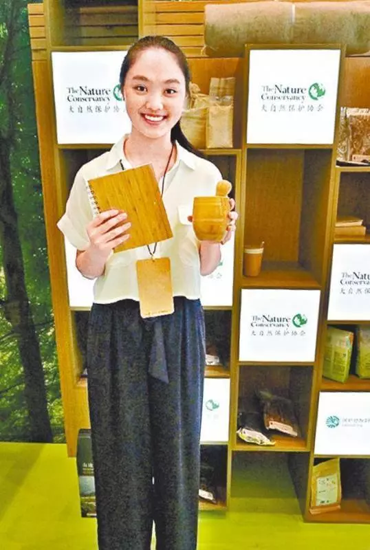 【李連杰女兒長大了】首次公開成年女兒的合照,她們繼承了利智的好身材,網友:好有氣質啊~