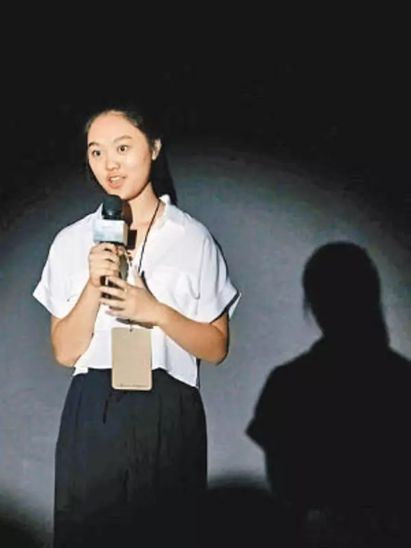 【李連杰女兒長大了】首次公開成年女兒的合照,她們繼承了利智的好身材,網友:好有氣質啊~