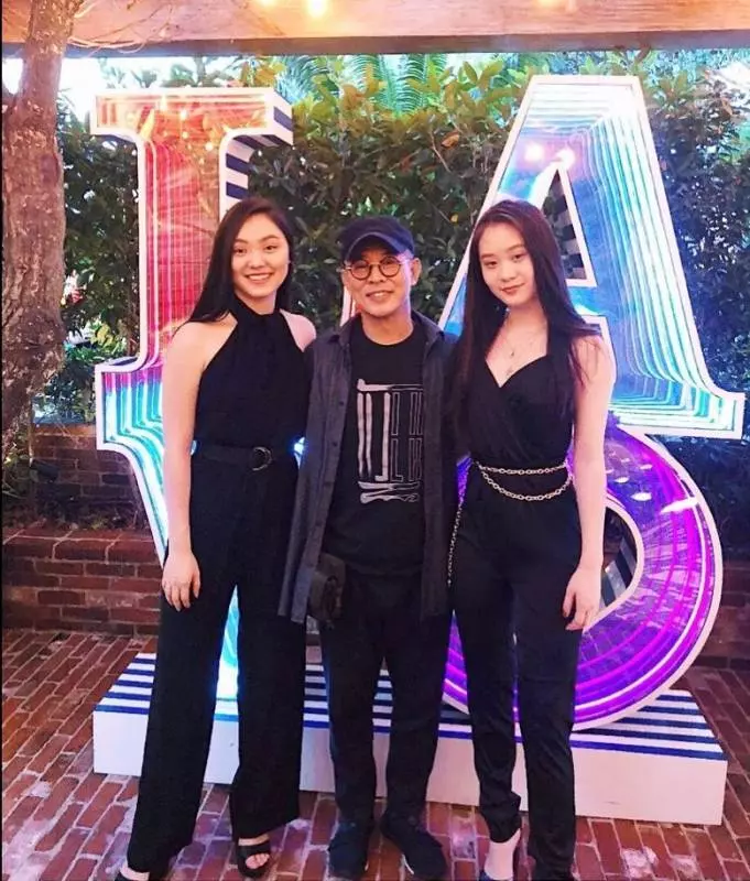 【李連杰女兒長大了】首次公開成年女兒的合照,她們繼承了利智的好身材,網友:好有氣質啊~