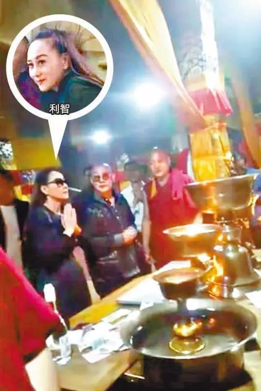 【李連杰女兒長大了】首次公開成年女兒的合照,她們繼承了利智的好身材,網友:好有氣質啊~