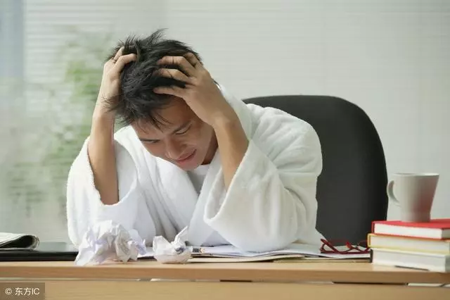 小舅軟磨硬泡借走八萬,三年後我買房催他還錢,他居然說早還清了