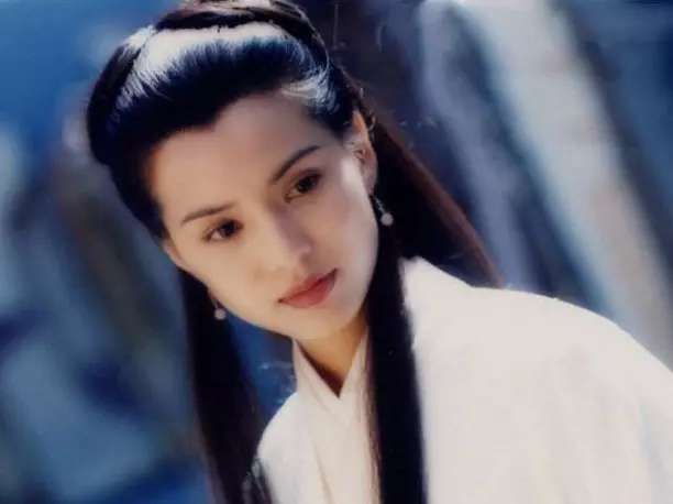 【最美小龍女!】45歲李若彤曬近照!『小蠻腰露事業線』仙氣十足!