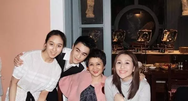 賭王家教非常嚴格,何超盈還敢未婚先孕,只能說四太這步棋太妙!