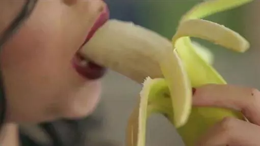 哇靠【精子有毒?!】男友Shoot前吃藥,女子吞下「子孫」後竟差點丟命!