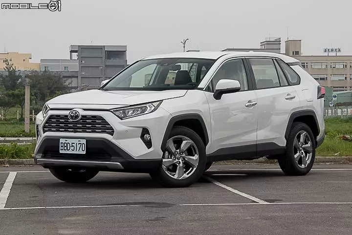 R A V 4 / CR-V / CX-5 / Forester全面開戰! 熱門中型SUV集體評比