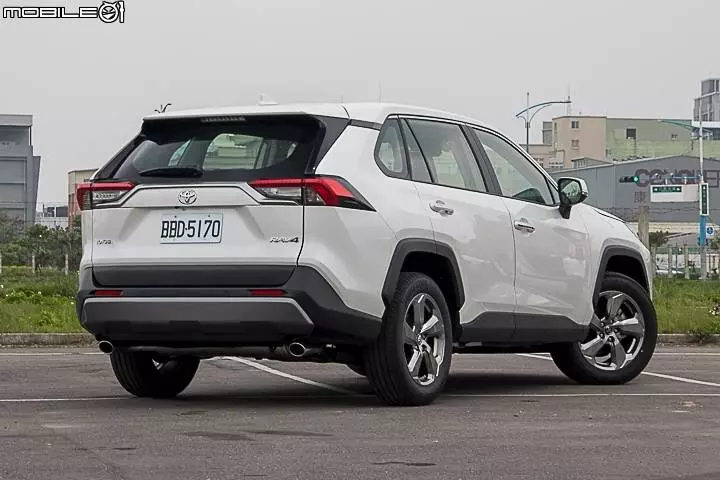 R A V 4 / CR-V / CX-5 / Forester全面開戰! 熱門中型SUV集體評比