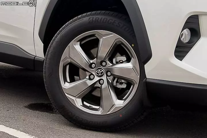R A V 4 / CR-V / CX-5 / Forester全面開戰! 熱門中型SUV集體評比