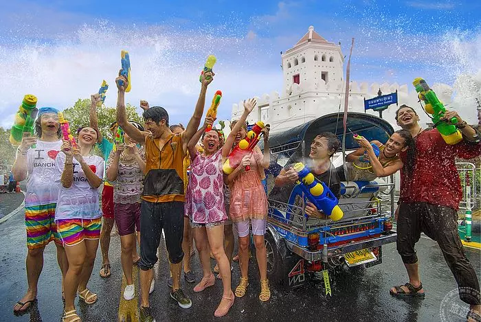 泰國傳統新年即將到 潑水節消暑玩水趣