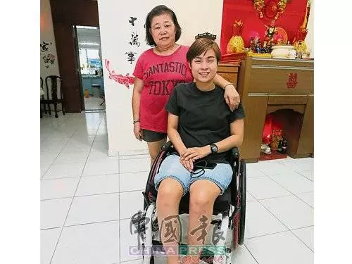 走出車禍黑暗期重新振作.傷殘女籃國手駕Grab自立