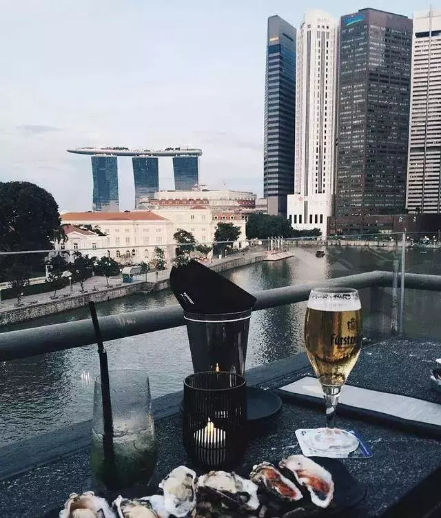 新加坡10家景美卻不貴的屋頂bar和餐廳,一個人花費不到30元!