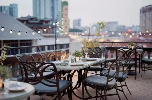 新加坡10家景美卻不貴的屋頂bar和餐廳,一個人花費不到30元!