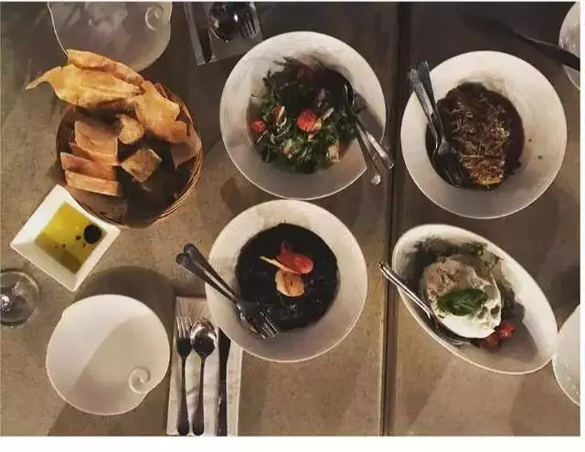 新加坡10家景美卻不貴的屋頂bar和餐廳,一個人花費不到30元!
