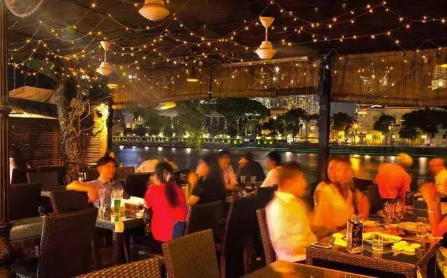 新加坡10家景美卻不貴的屋頂bar和餐廳,一個人花費不到30元!