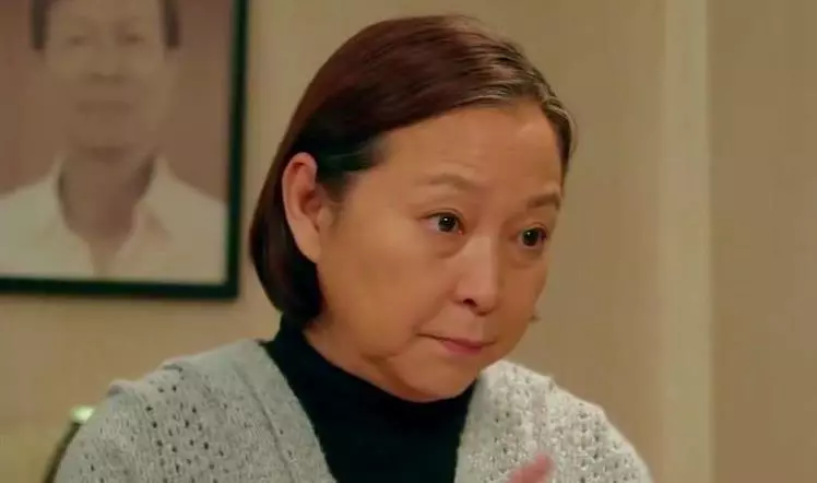 妻子查出重症,丈夫帶回情人逼離婚,走出戶政所後丈夫卻被抬上了急救車