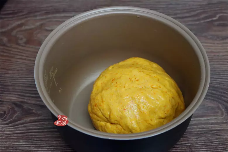 南瓜餅不要總是用油炸,熱量高很油膩,換個花樣試試,香甜軟糯有韌勁