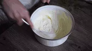 網紅蛋糕!會爆漿的海鹽奶蓋蛋糕,好吃到舔盤子!