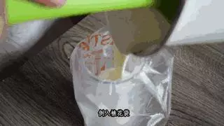 網紅蛋糕!會爆漿的海鹽奶蓋蛋糕,好吃到舔盤子!