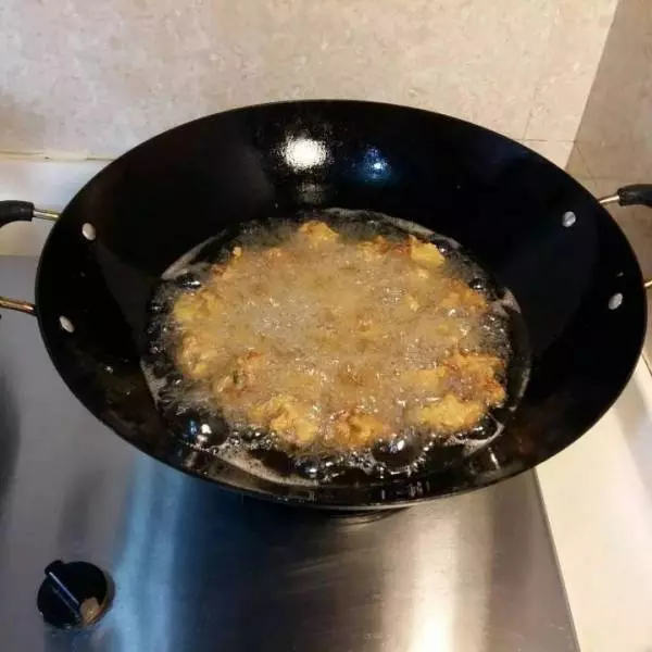 阿嬤用了50年的酥肉配方,慢一秒就夾不到,簡單幾步,新手也能做到0失敗