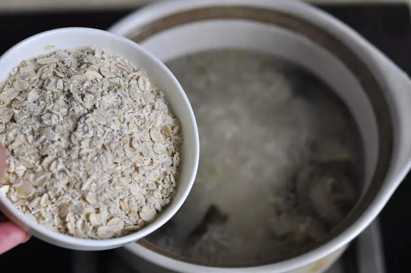 一碗內容豐富的粥可以這樣煮----燕麥雞蛋瘦肉粥