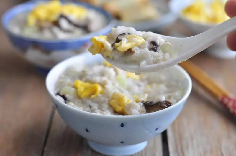 一碗內容豐富的粥可以這樣煮----燕麥雞蛋瘦肉粥