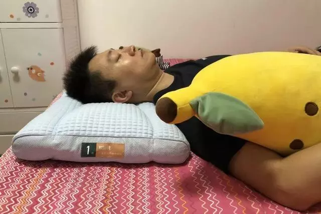枕頭用錯傷頸椎,3 步教你選個好枕頭