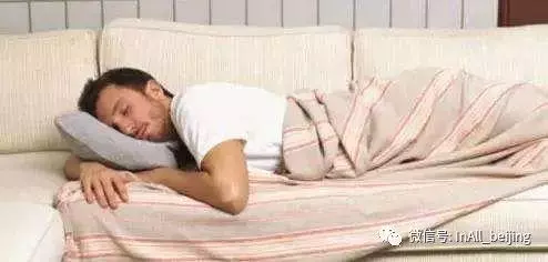 枕頭用錯傷頸椎,3 步教你選個好枕頭