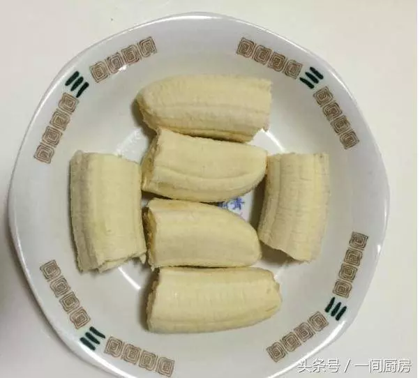 一個雞蛋,兩根香蕉,一點麵粉就可以做出的美食!無需任何添加!孩子吃完開心的蹦起來!!