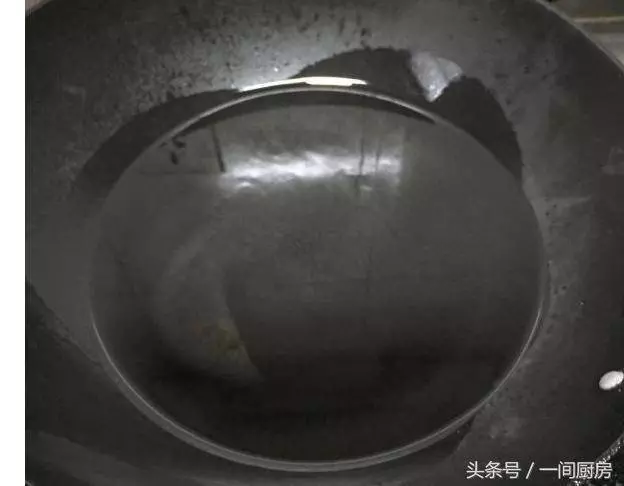 一個雞蛋,兩根香蕉,一點麵粉就可以做出的美食!無需任何添加!孩子吃完開心的蹦起來!!