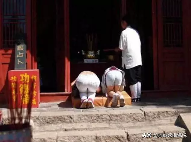 燒香拜佛時,一定要說{這句話},相當於念經百遍,再許願才靈驗