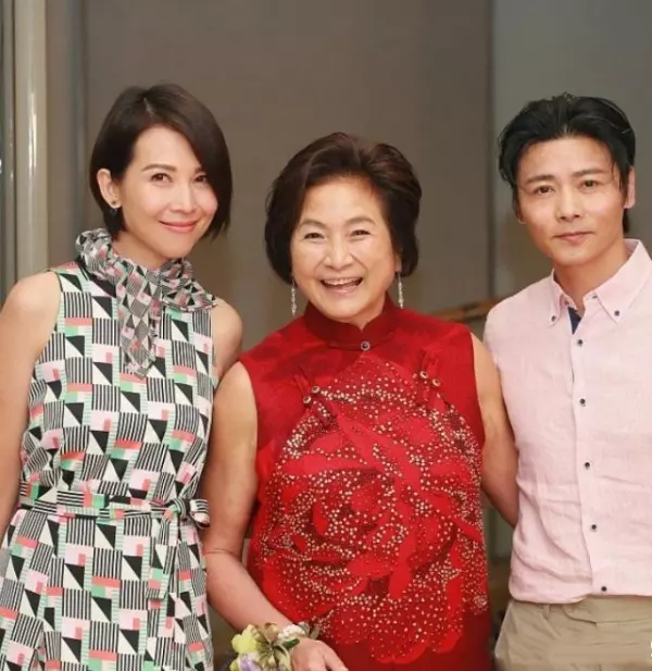 74歲鄭佩佩女兒出嫁!曾奪港姐亞軍「神複製媽媽年輕時候」 女婿高顏值外型超匹配