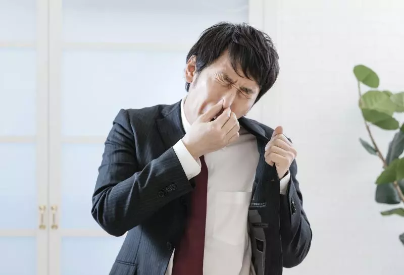 老公連換尿布都不會!生三胞胎「一天只睡1hr」,一年後她砸死親兒