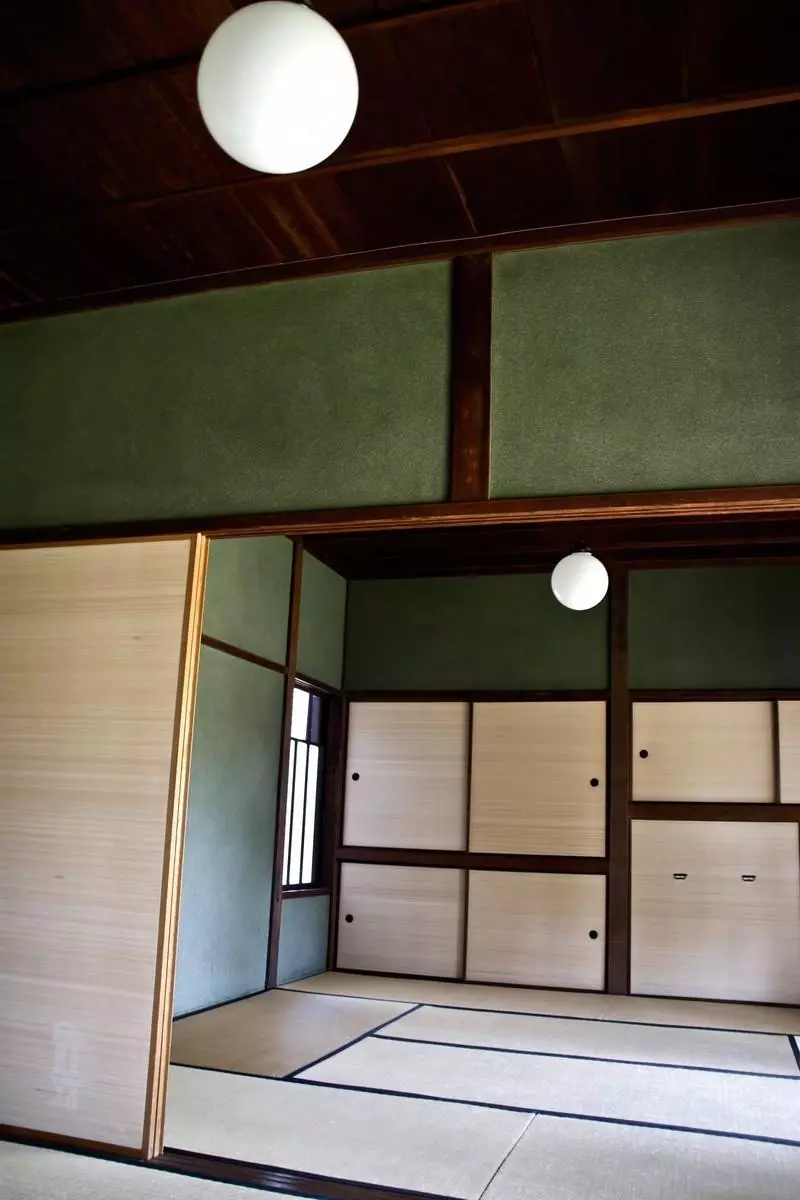 老公連換尿布都不會!生三胞胎「一天只睡1hr」,一年後她砸死親兒