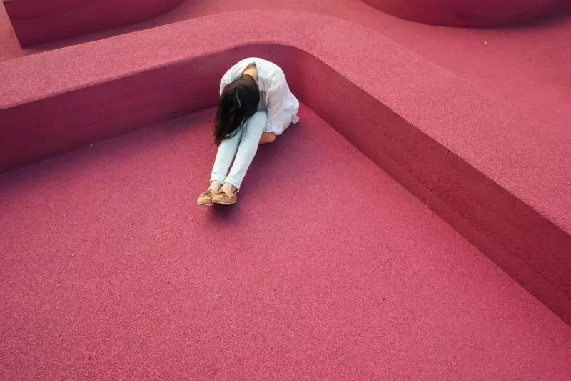 老公連換尿布都不會!生三胞胎「一天只睡1hr」,一年後她砸死親兒