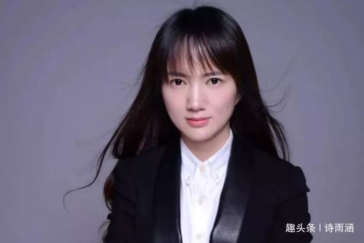 妻子生孩子,丈夫丟下她去情人家吃飯,接到醫生電話,他怒摔手機