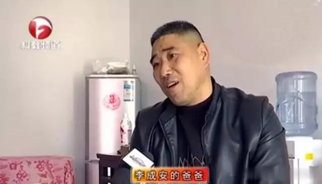 婚後妻子一直不圓房,丈夫外出工作前提要求,妻子一腳將他踹下床
