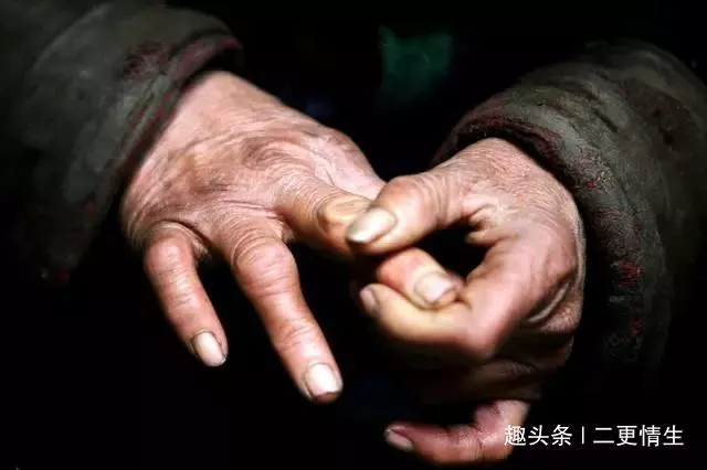 老人幫兒子還房貸,打工回家見到老伴模樣,他決定「報復」兒子