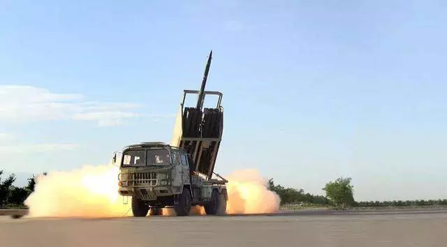 果然是好兄弟,又一國閱兵中展示大批中國武器,這才是真正實力