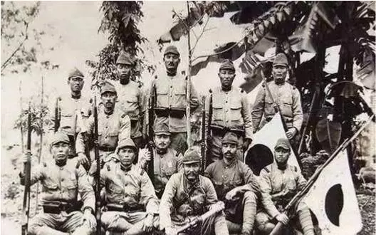 為何二戰時日本兵要戴著「尿布」而不是戴鋼盔呢?看完只能說「日本」真的很變態!