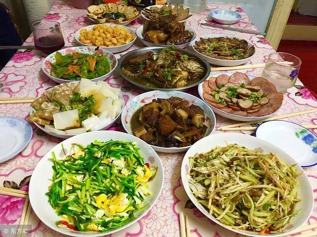 婆婆來養老,下班回家聞到一股香味,推開門後,女子想把房子賣了